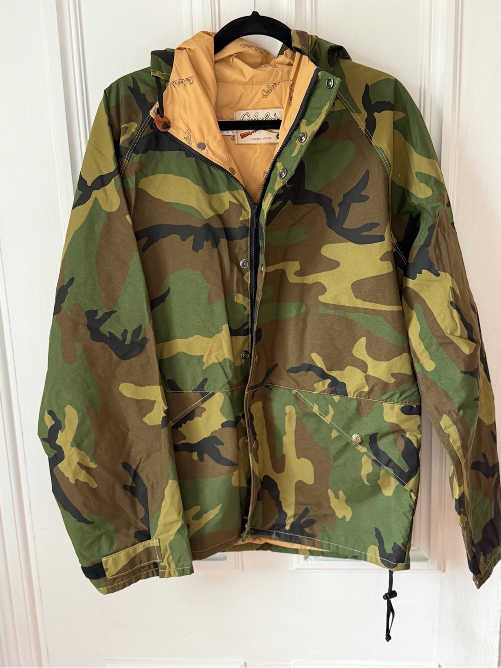 Men’s Cabelas Gortex Woodland Camo Zip/Snap Up Rain Jacket Size Medium